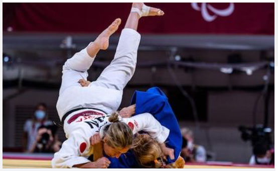 Photo de Priscilla Gagné effectuant une prise de judo